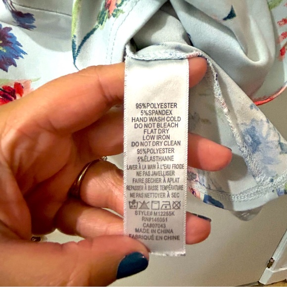 Light blue floral top - Picture 5 of 5